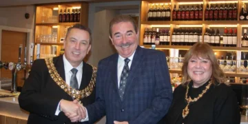 Robin with Mayor and Mayoress of Bolton at the entrance to No 19.