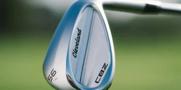 Cleveland golf wedge with sleek design