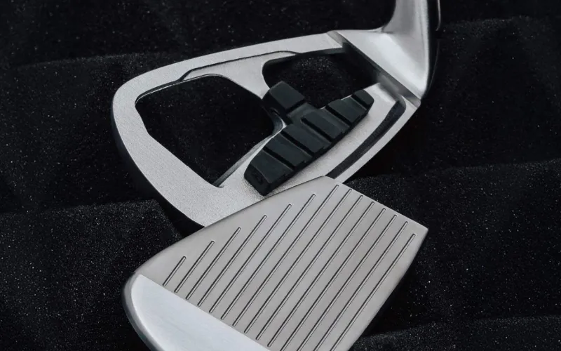 TaylorMade Qi Max internal workings.